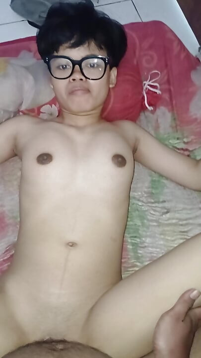 溺れそうなほど美しいアジアのボーイッシュ