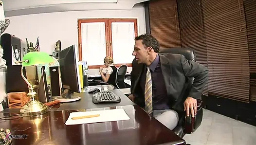 Sekretaris - donna bell - aku pengen banget pantatnya dientot sama bosku sendiri