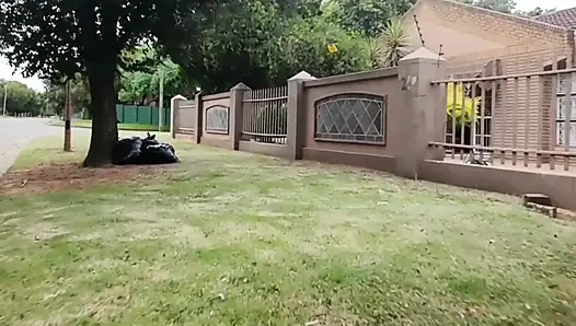 Memergoki tetanggaku bersetubuh saat terbang dengan droneku