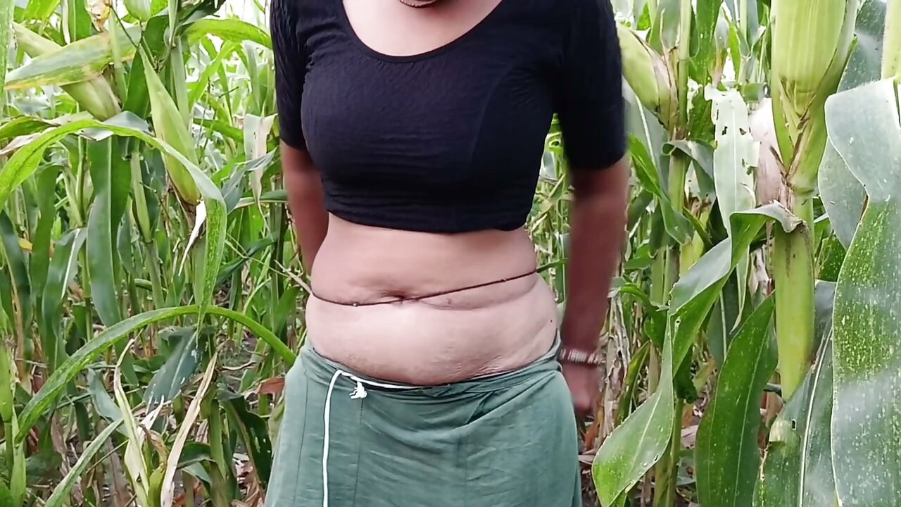 There was no one on the field, the little daughter-in-law opened the saree, opened the blouse, took off the pants, made a doggie, and made the daughter-in-law into the big ass and rubbed the daughter-in-law a lot.