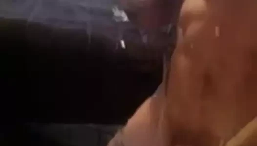 Aynada büyük bir yük çeken sm