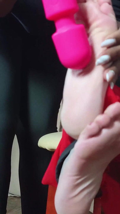 Making the Blonde Almost Herself From so Many Tickles in Many Different Ways