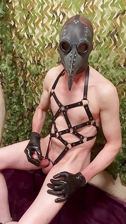 Man In Leather Wanks Hard Lots Of Cum