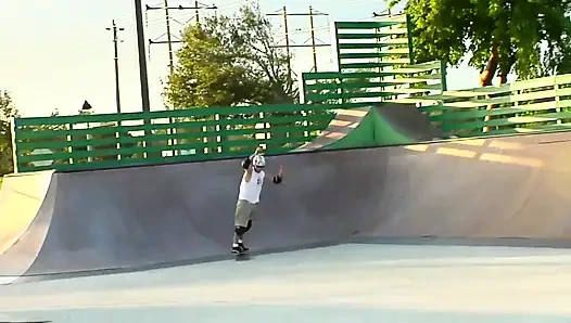 Ein großer riesiger schwanz für den süßen mund eines blonden sexy mädchens