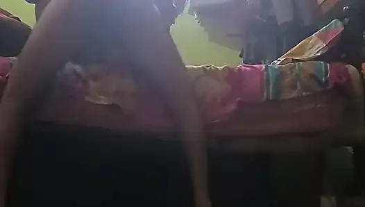 Hintli soniya yenge sikişiyor