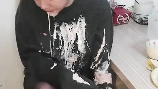 Я наполняю свой желудок едой