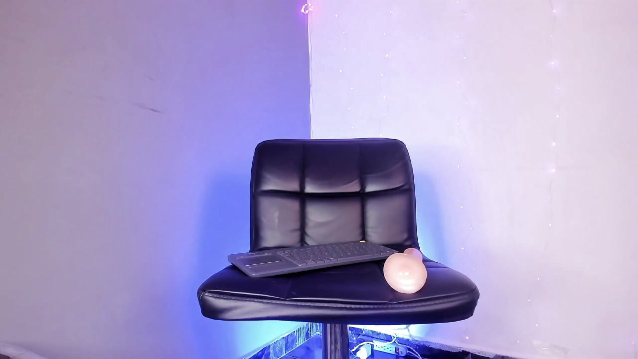 Colombian Sissy Opens Her Ass and Moans in Nylon