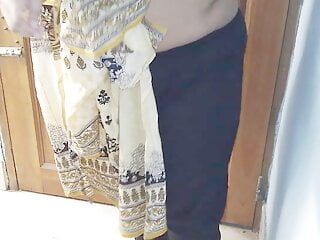 Desi tia tesuda tirando a roupa para seu ex-namorado - indiana linda bbw