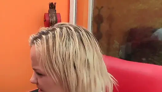 Wilde Pool-party-orgie Mit Blondinen, Die Große Schwänze Lutschen