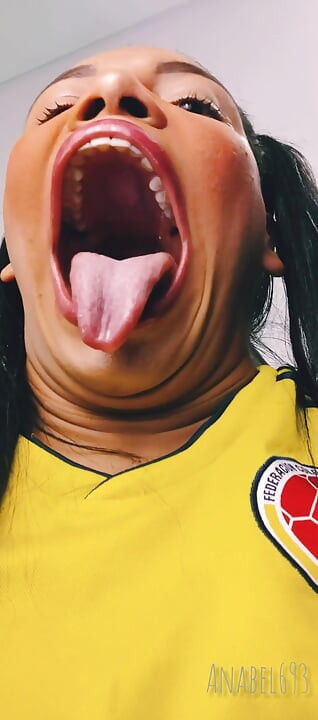 Позіхання моїм величезним ротом