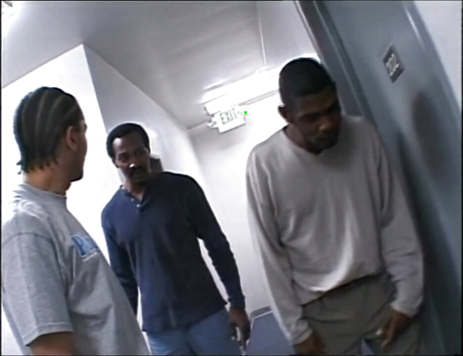 Adolescente Magrinha Fodida Por Dois Paus Pretos Monstruosos Que Gozam Na Boca Dela Juntos Com Um Anão Tesudo