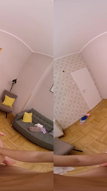 Bedövning ögonblick från "Två tjejer turas om att massera min kuk - virtuell verklig porr"