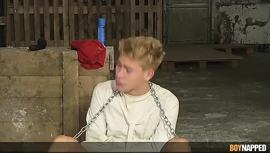 Boynapped - çaresiz twink deliklerini dolduruyor bölüm 2: dom ağzı tıkalı ve twink denizaltısını boğazladı