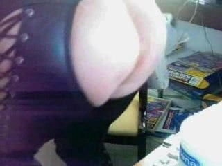 LEATHER & PUSSY PLUG