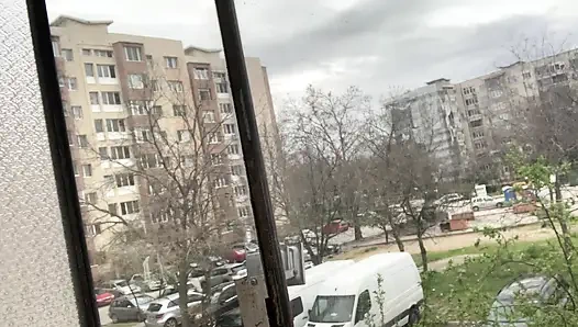 Kamu suka nggak sama kuku merah nggak?