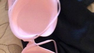 Accarezzando con i colleghi, reggiseni, mutandine e lingerie con sborrata