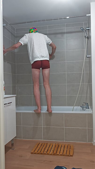 I'm cleaning my bathtub (episode 1)