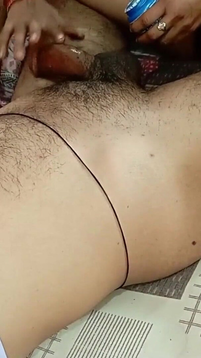 Főnök ajánlat neked Előléptetés keményen megbaszott meztelen táncra Desi lány neki | Klip 1