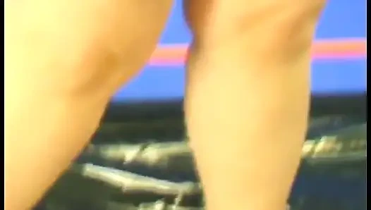 Cewek semok dengan memek berbulu lagi asik dientot habis-habisan