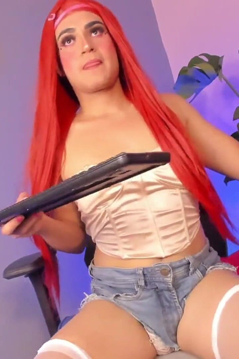 Ladybug Red Peli, Arkadaşlarıyla Çevrimiçi Eğleniyor