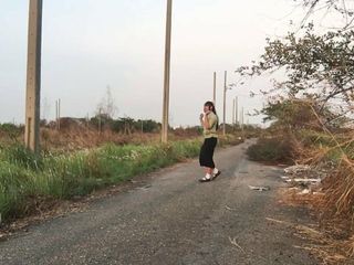 Тайская прогулка на улице, шоу проститутки с ледибой, часть 3