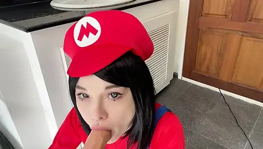 Грубый трах и кримпай с дилдо мисс Mario