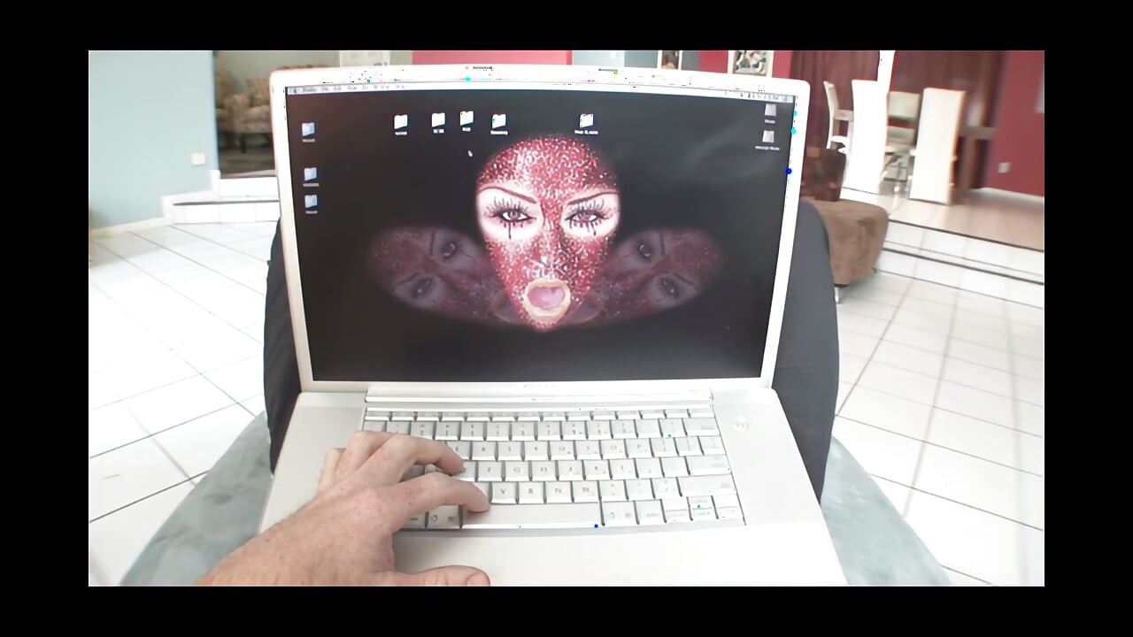 हॉट बेब जंगली सवारी लेती है