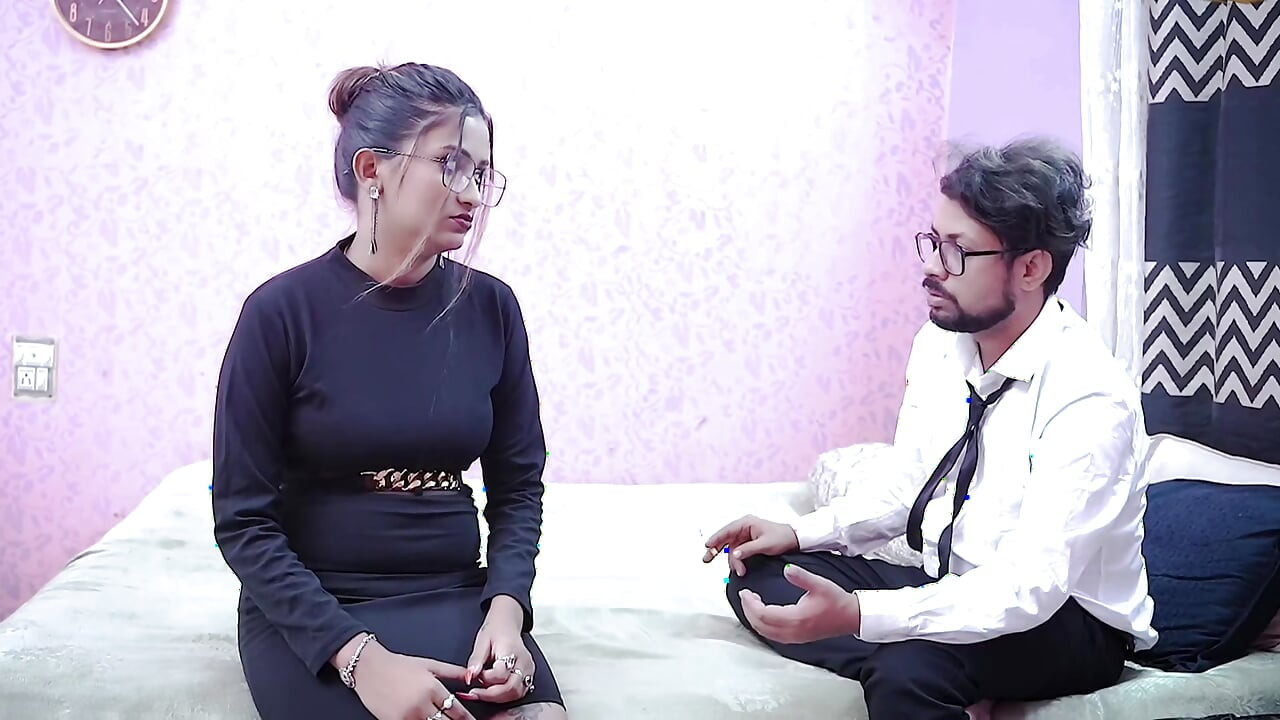 সৎ বোনকে অন্যের সাথে সেক্স করতে দেখে ফেললাম