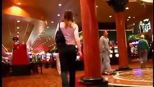 Milf fickt ihren ehemann auf dem sofa