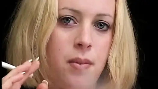 Streaming-film aus paris von nackten mädchen, die rauchen