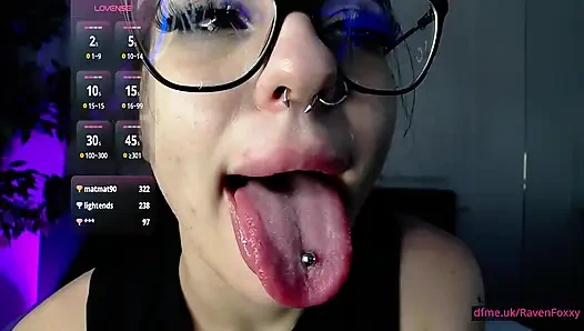 RavenFoxxy hat das sexy Vertrauen, das im Kopf bleibt