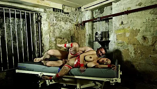 Captured - kompletter pornofilm mit Daisy rock