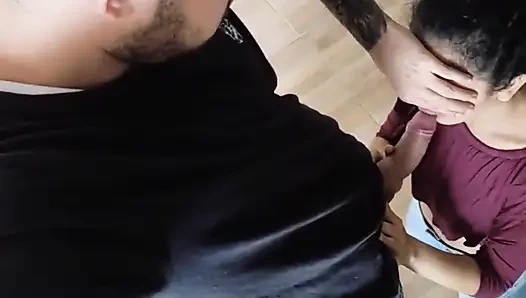 Мы вошли в дом, и я попросила его пососать меня, и он проглотил мое молоко