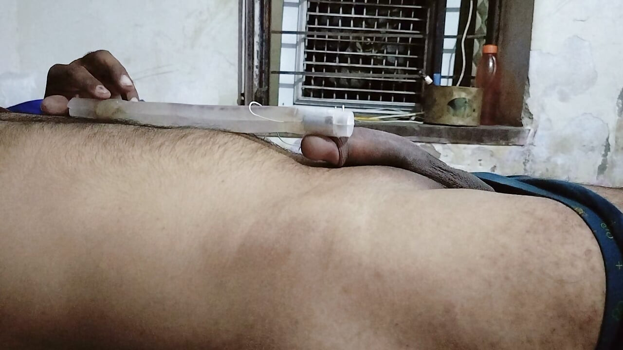 Experimente um orgasmo caseiro com vibração no pau