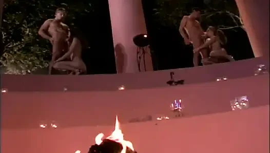 Ateşli edepsiz esmer büyük yarak emmeyi seviyor