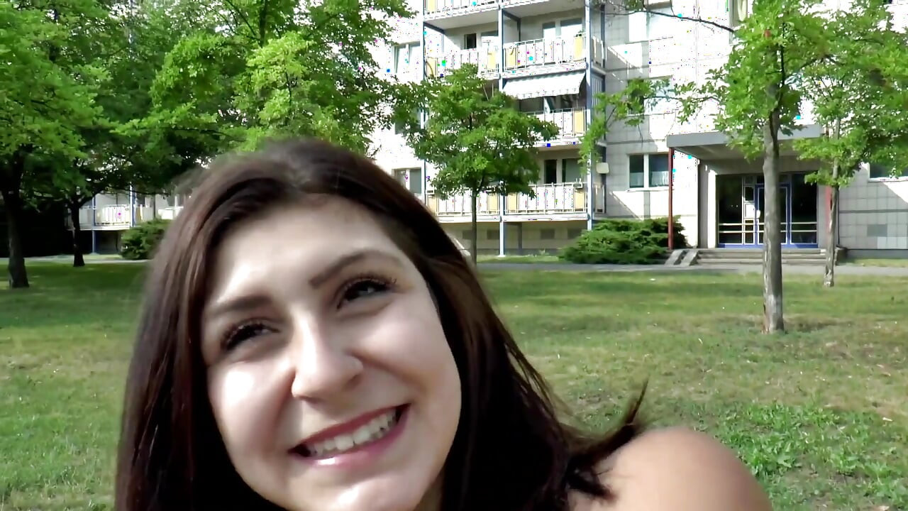 젖탱이에 살포되는 사랑스러운 거유 갈색 머리