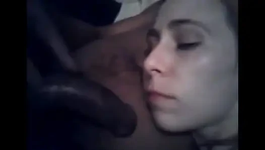 Lil Mary işerken sakso çekiyor
