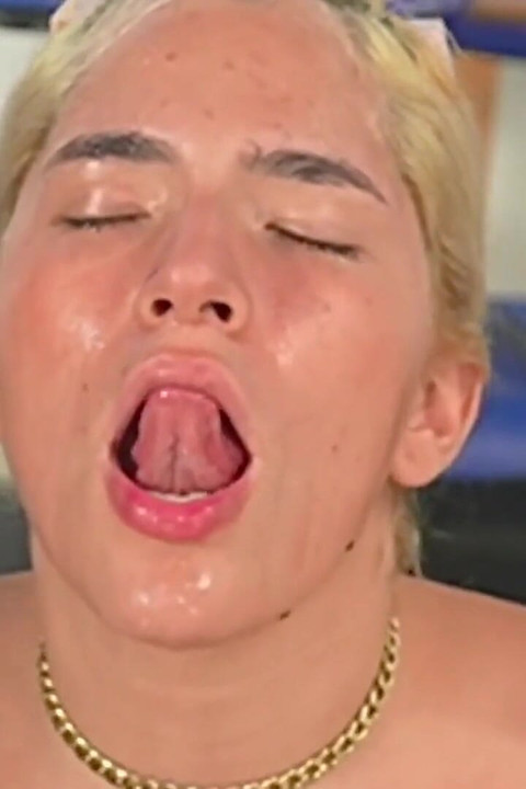 spit on my mouth and then we pink tongues GGmansion