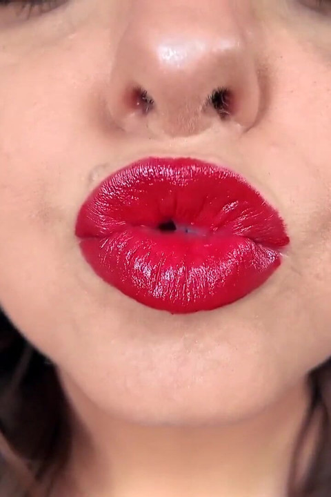 Forever Weak for My Lips - Seductress Sydney Screams Applies Red Lipstick Before Covering You with Her Lipstick Kiss Marks