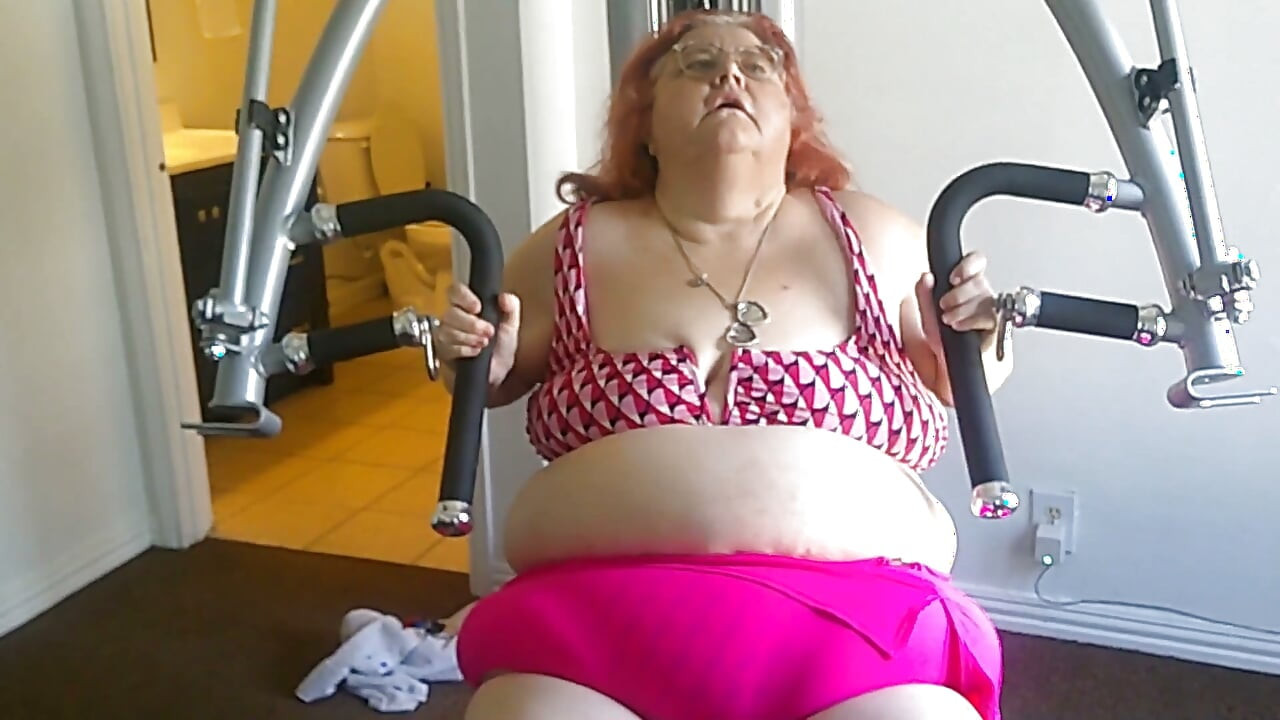 Big Beauty Nurse Vicki Tập Luyện Trong Phòng Gym Phần 1