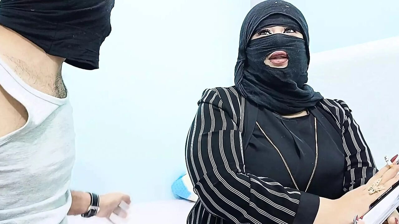 Zagazig Üniversitesi'nden bir üniversite öğrencisiyle büyük götüyle seks yapıyor. Net sesli Arap seksi. Mısırlı kızları izle