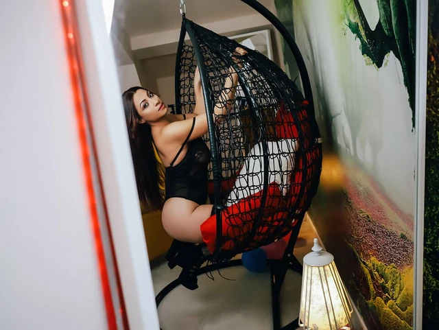 I FUCK MY GIRLFRIEND'S BEST FRIEND IN MY HOUSE