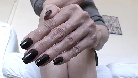 Kuku hitam dan kaki mengkilap bagian 1, lady victoria valente