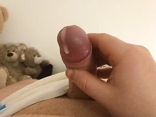 Masturbation du matin avec des couches + sperme