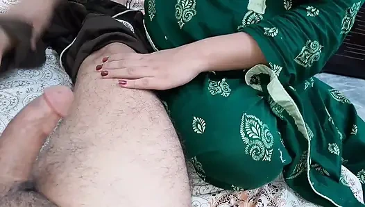 Indische stiefmutter überrascht ihren stiefsohn plötzlich