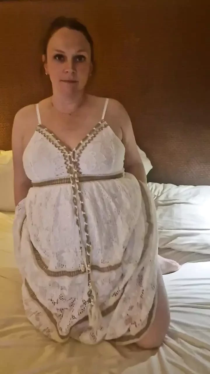 Pregnant Saskialove does it herself in the 6 month and gets orgasm