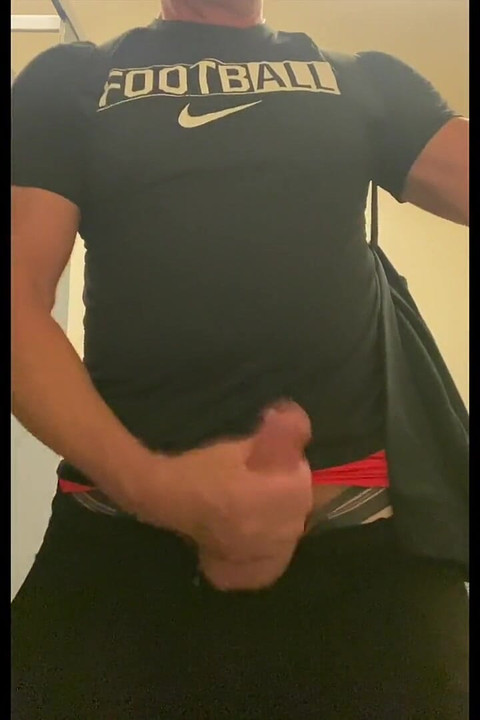 jockdad87 がまたトイレでムラムラ