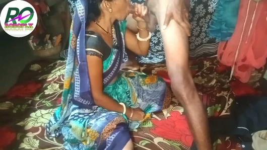 Desi Indian mother taught her son to fuck, while having sex, she lifted all the cocks and inserted it into the ass.