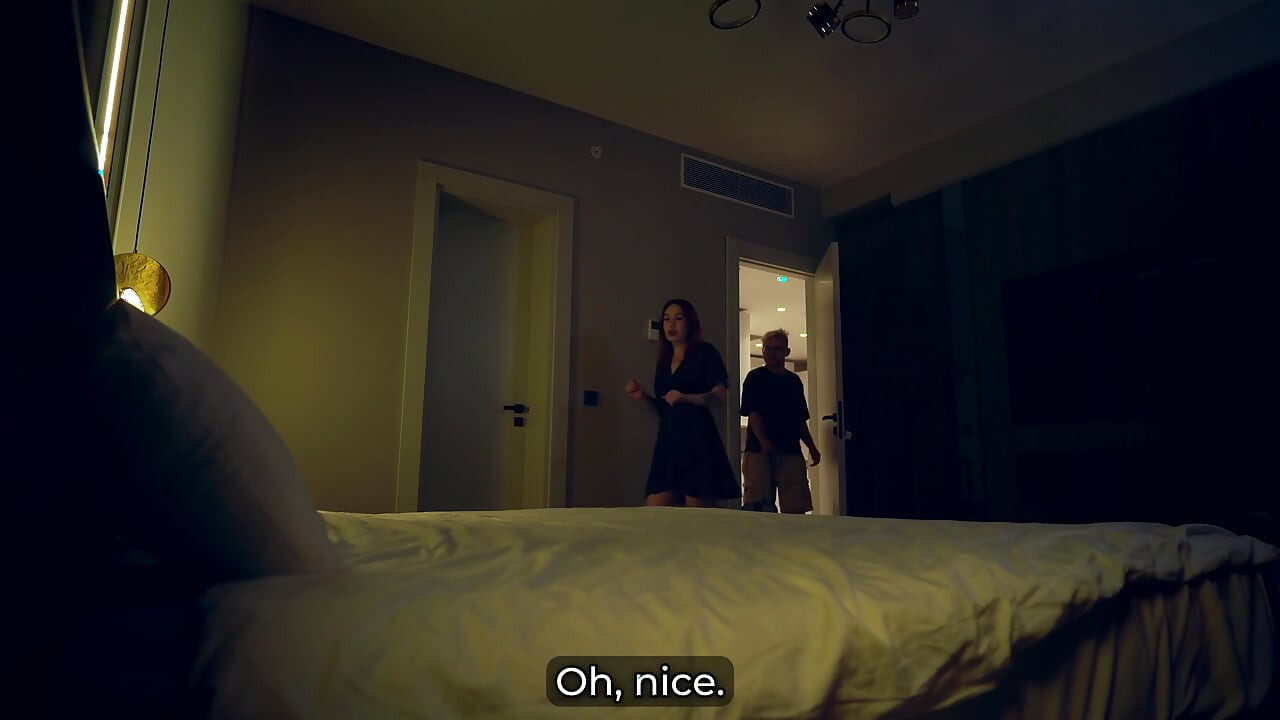 Nevlastní máma sdílí postel s nevlastním synem v hotelu 4K Fantasy-divoká noc!