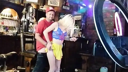 Pria Tua Yang Membosankan Dan Pirang Terangsang